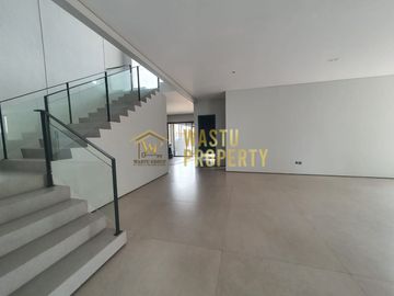 RUMAH MEWAH STRATEGIS DI TANGERANG SELATAN