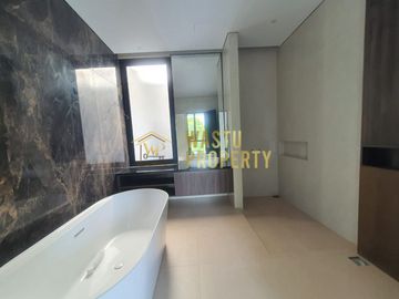 RUMAH MEWAH STRATEGIS DI TANGERANG SELATAN