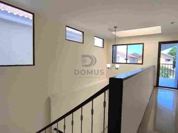 En venta casa Amplia y Moderna Casa de 5 dormitorios. Ciudad Celeste, Samborondon
