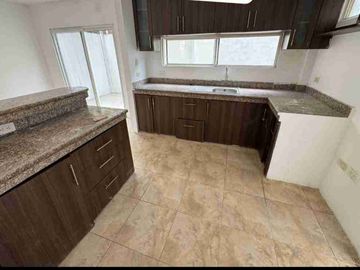 Venta de Casa en Urb La Martina , Durán