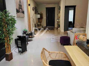 Rumah dijual cepat di Serpong BSD cantik Industrial furnish siap huni