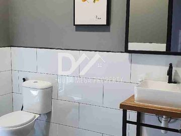 Rumah dijual cepat di Serpong BSD cantik Industrial furnish siap huni