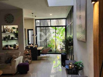 Rumah dijual cepat di Serpong BSD cantik Industrial furnish siap huni