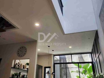 Rumah dijual cepat di Serpong BSD cantik Industrial furnish siap huni