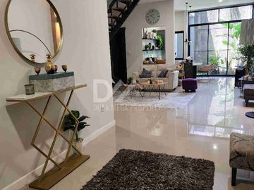 Rumah dijual cepat di Serpong BSD cantik Industrial furnish siap huni