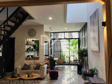 Rumah dijual cepat di Serpong BSD cantik Industrial furnish siap huni