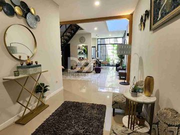 Rumah dijual cepat di Serpong BSD cantik Industrial furnish siap huni
