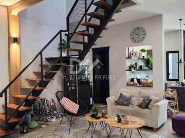 Rumah dijual cepat di Serpong BSD cantik Industrial furnish siap huni