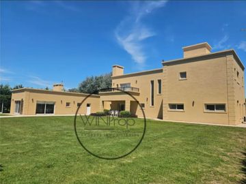 IMPORTANTE CASA EN VENTA SANTA IRENE COMARCAS DE LUJÁN