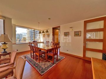 Vive en grande en Las Condes ✨ Departamento 4D/4B, terraza, quinchos, piscinas y entorno seguro cerca de todo 🏊‍♂️🌳