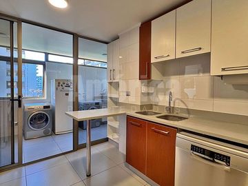 Vive en grande en Las Condes ✨ Departamento 4D/4B, terraza, quinchos, piscinas y entorno seguro cerca de todo 🏊‍♂️🌳