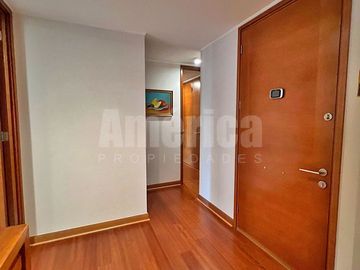 Vive en grande en Las Condes ✨ Departamento 4D/4B, terraza, quinchos, piscinas y entorno seguro cerca de todo 🏊‍♂️🌳