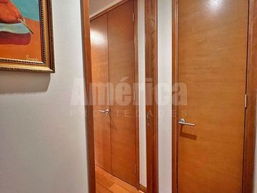 Vive en grande en Las Condes ✨ Departamento 4D/4B, terraza, quinchos, piscinas y entorno seguro cerca de todo 🏊‍♂️🌳