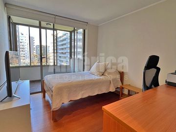 Vive en grande en Las Condes ✨ Departamento 4D/4B, terraza, quinchos, piscinas y entorno seguro cerca de todo 🏊‍♂️🌳