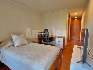 Vive en grande en Las Condes ✨ Departamento 4D/4B, terraza, quinchos, piscinas y entorno seguro cerca de todo 🏊‍♂️🌳