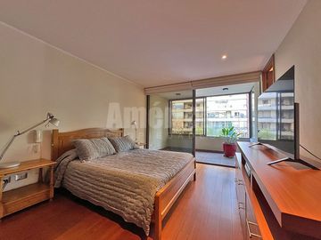 Vive en grande en Las Condes ✨ Departamento 4D/4B, terraza, quinchos, piscinas y entorno seguro cerca de todo 🏊‍♂️🌳