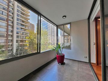 Vive en grande en Las Condes ✨ Departamento 4D/4B, terraza, quinchos, piscinas y entorno seguro cerca de todo 🏊‍♂️🌳