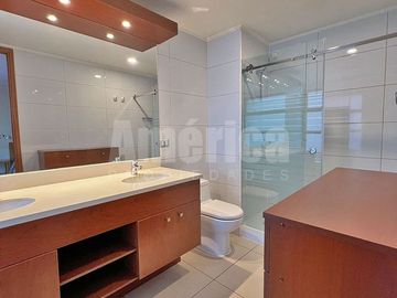 Vive en grande en Las Condes ✨ Departamento 4D/4B, terraza, quinchos, piscinas y entorno seguro cerca de todo 🏊‍♂️🌳