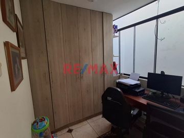 Vendo Hermosa Y Moderna Casa En La Urb Primavera 210 M2 320,000 Dolares