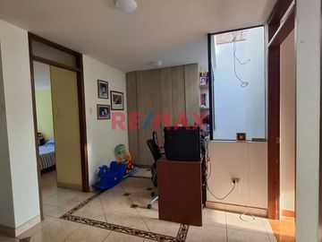 Vendo Hermosa Y Moderna Casa En La Urb Primavera 210 M2 320,000 Dolares