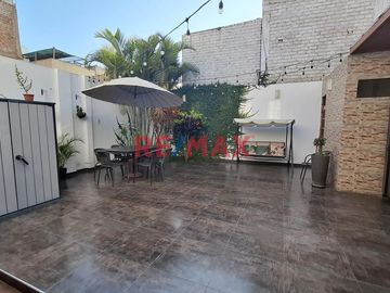 Vendo Hermosa Y Moderna Casa En La Urb Primavera 210 M2 320,000 Dolares