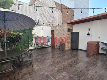 Vendo Hermosa Y Moderna Casa En La Urb Primavera 210 M2 320,000 Dolares