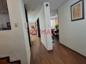Vendo Hermosa Y Moderna Casa En La Urb Primavera 210 M2 320,000 Dolares