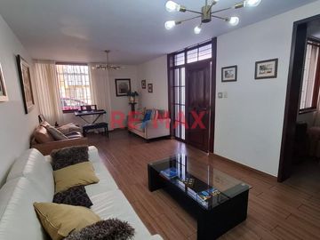 Vendo Hermosa Y Moderna Casa En La Urb Primavera 210 M2 320,000 Dolares