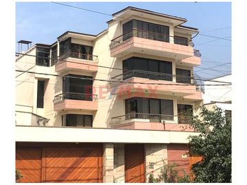 ¡¡ Excelente Oportunidad En Surco !! ¡¡ Venta De Bonito Departamento Flat Muy Bien Ubicado !!