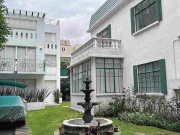 Venta de Residencia principal y casa trasera