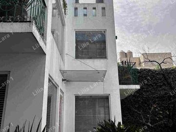 Venta de Residencia principal y casa trasera