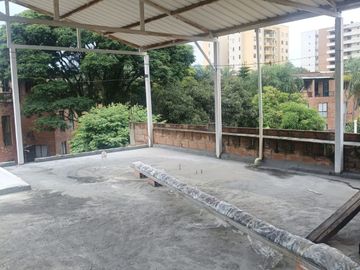 VENTA CASA DOS PLANTAS CON APARTAESTUDIOS BARRIO EL LIDO