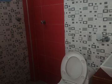 VENTA CASA DOS PLANTAS CON APARTAESTUDIOS BARRIO EL LIDO