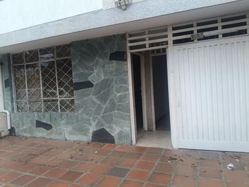 VENTA CASA DOS PLANTAS CON APARTAESTUDIOS BARRIO EL LIDO