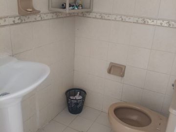 VENTA CASA DOS PLANTAS CON APARTAESTUDIOS BARRIO EL LIDO