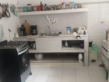 VENTA CASA DOS PLANTAS CON APARTAESTUDIOS BARRIO EL LIDO