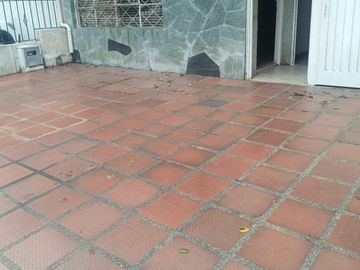 VENTA CASA DOS PLANTAS CON APARTAESTUDIOS BARRIO EL LIDO