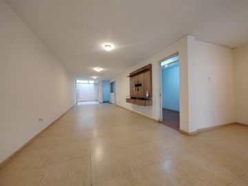 Se Vende Casa De 131M2 Urb.San Diego - Smp