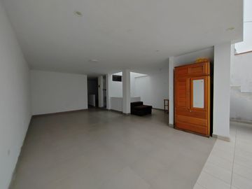 Se Vende Casa De 131M2 Urb.San Diego - Smp
