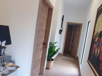 Venta Casa moderna en Lago de Capeira una planta - Guayaquil - C305