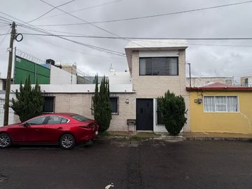 Casa céntrica en venta colonia  Real de minas
