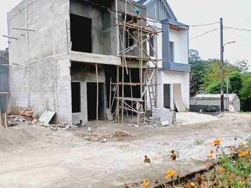 Rumah 2 Lantai Dekat Stasiun Harga Terjangkau
