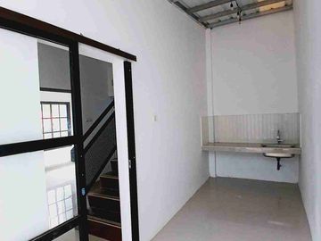 Rumah 2 Lantai Dekat Stasiun Harga Terjangkau