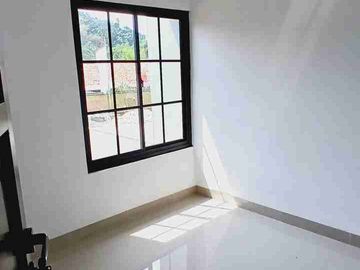 Rumah 2 Lantai Dekat Stasiun Harga Terjangkau