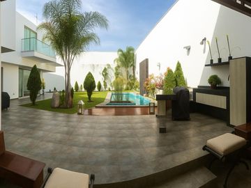 Vendo impresionante casa de estreno en el Golf de San Isidro zona residencial.