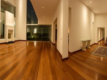 Vendo impresionante casa de estreno en el Golf de San Isidro zona residencial.