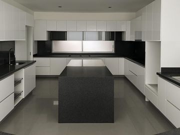 Vendo impresionante casa de estreno en el Golf de San Isidro zona residencial.