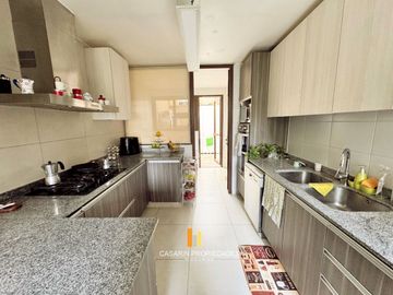 Venta Casa Condominio Los Bravos, interior. Colegio Craighousee