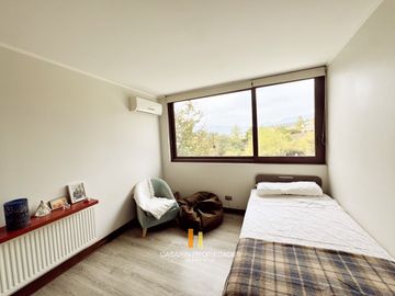 Venta Casa Condominio Los Bravos, interior. Colegio Craighousee