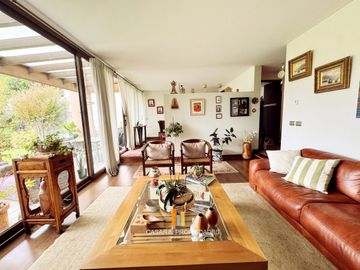 Venta Casa Condominio Los Bravos, interior. Colegio Craighousee